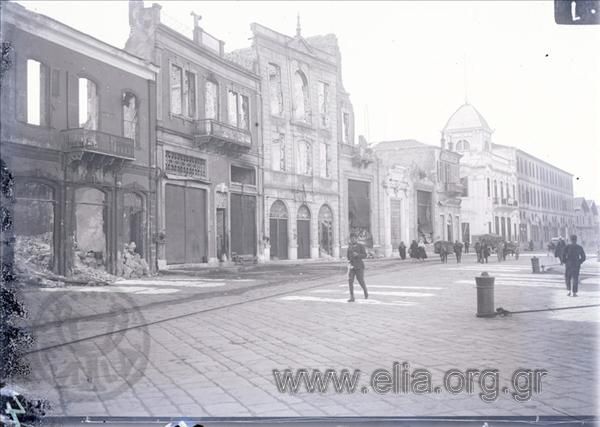 151β. Η παραλία της Σμύρνης μετά την καταστροφή,  Ελιά